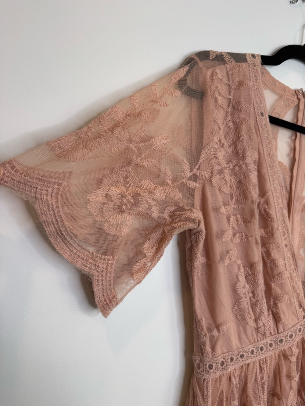 Honey Punch Dusty Rose Lace Plunge Maxi romper overlay size large - Picture 6 of 12